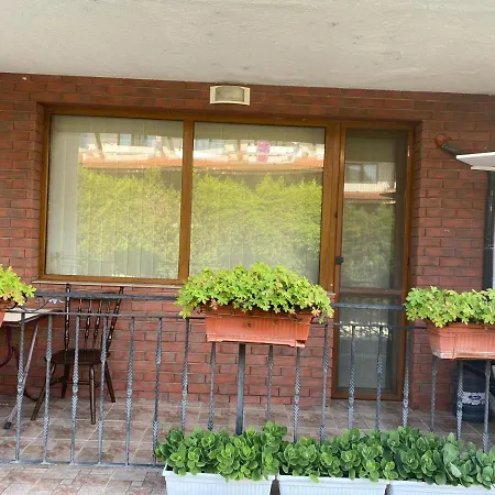 2 Family With Garden View Apartment